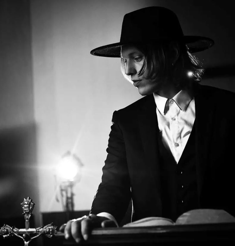 August Messenger (Icons&nbsp;Writeup)